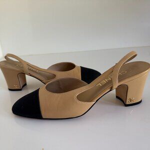 CHANEL 8 C Beige Goatskin Black Grosgrain Slingback Pump 2.6" Heel CC Logo $1100